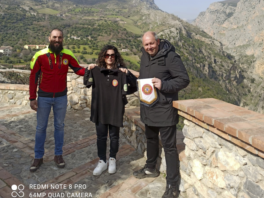 Donazione di magliette al Soccorso Alpino e Speleologico Calabria